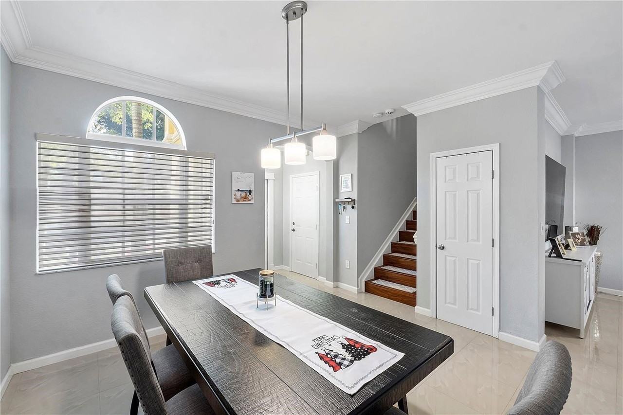 4960 Sw 136th Ave - Photo 4 of 8