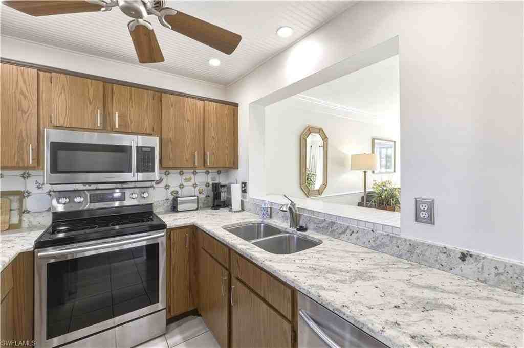 801 River Point Dr #303A - Photo 5 of 27