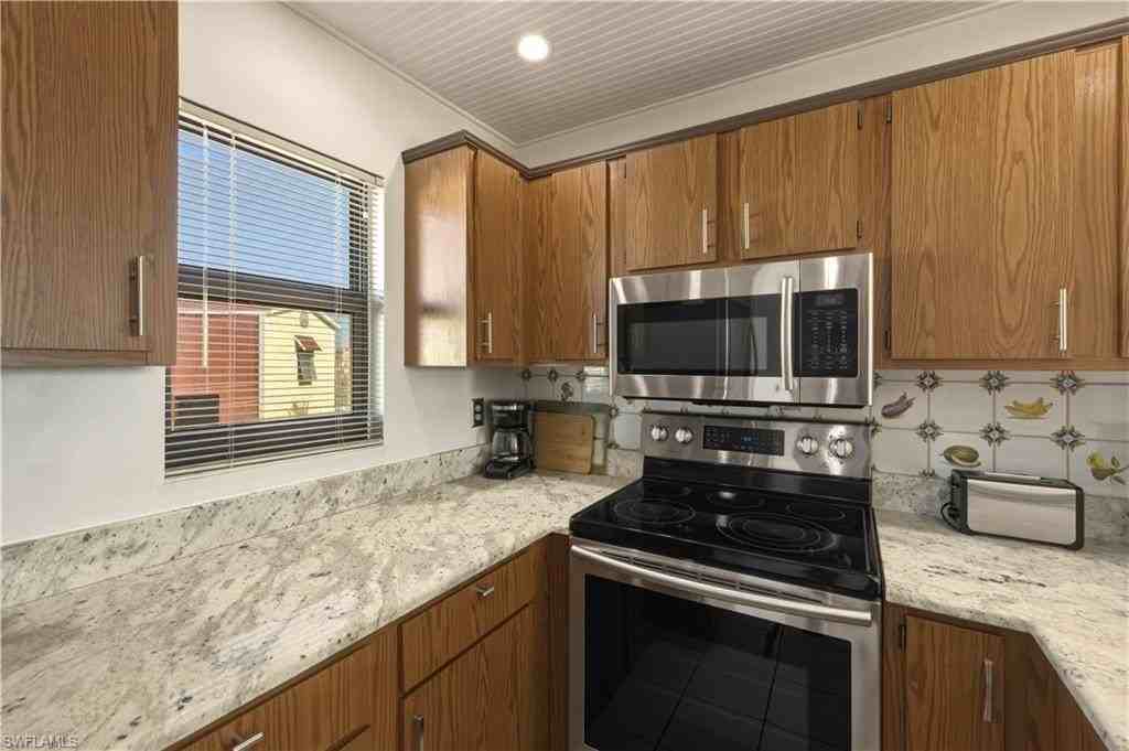 801 River Point Dr #303A - Photo 6 of 27