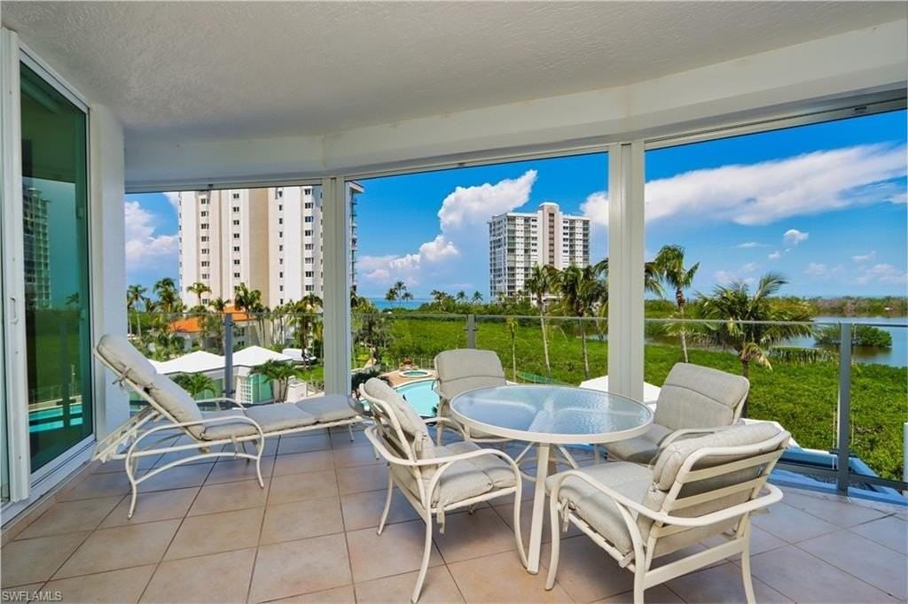 60 Seagate Dr #402