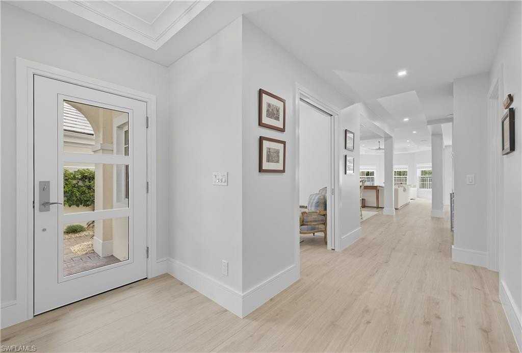 360 Carlton Pl #11 - Photo 3 of 38