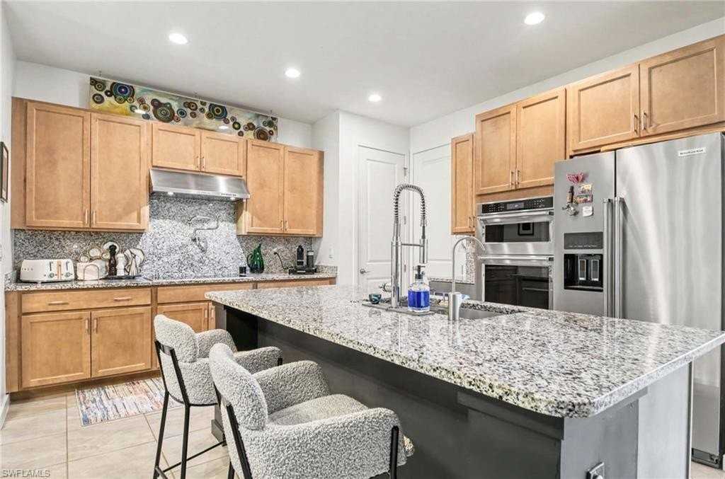 13045 Pembroke Dr - Photo 7 of 33