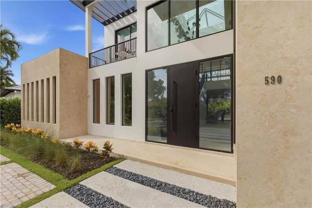 590 6th Ave N - Photo 4 of 47