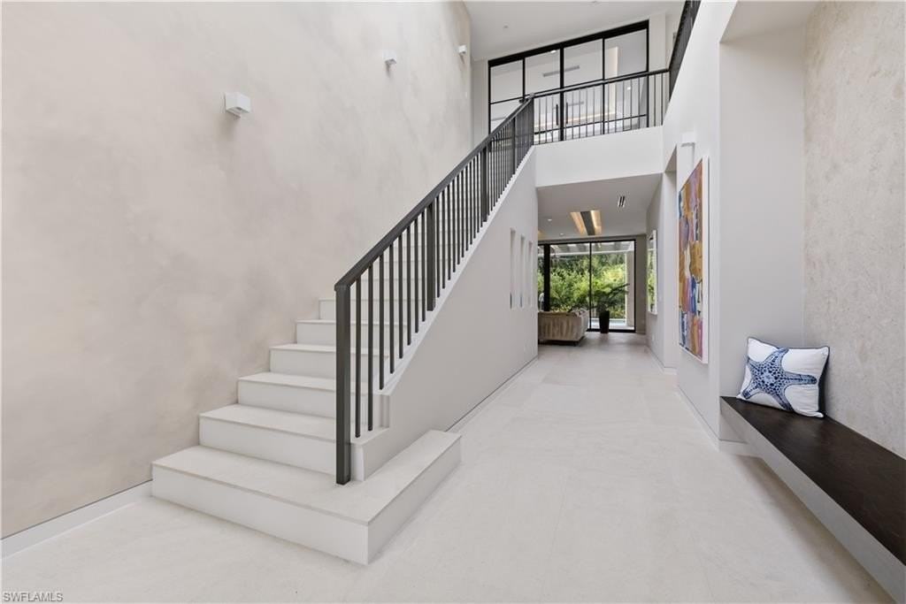 590 6th Ave N - Photo 5 of 47