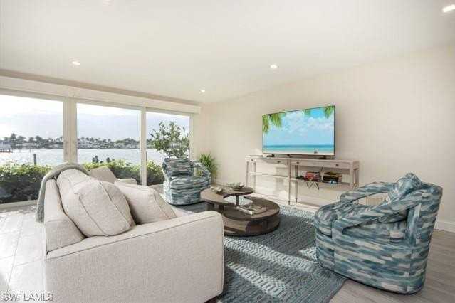 2850 Gulf Shore Blvd N #102 - Photo 4 of 25