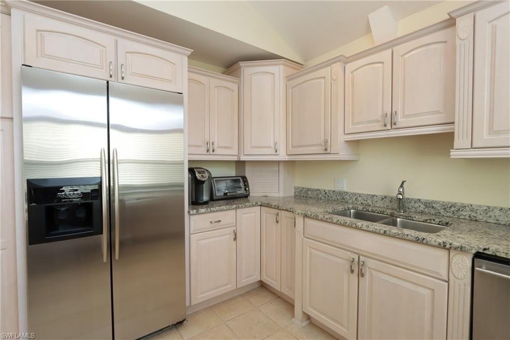 640 2nd St S #2 - Photo 7 of 23