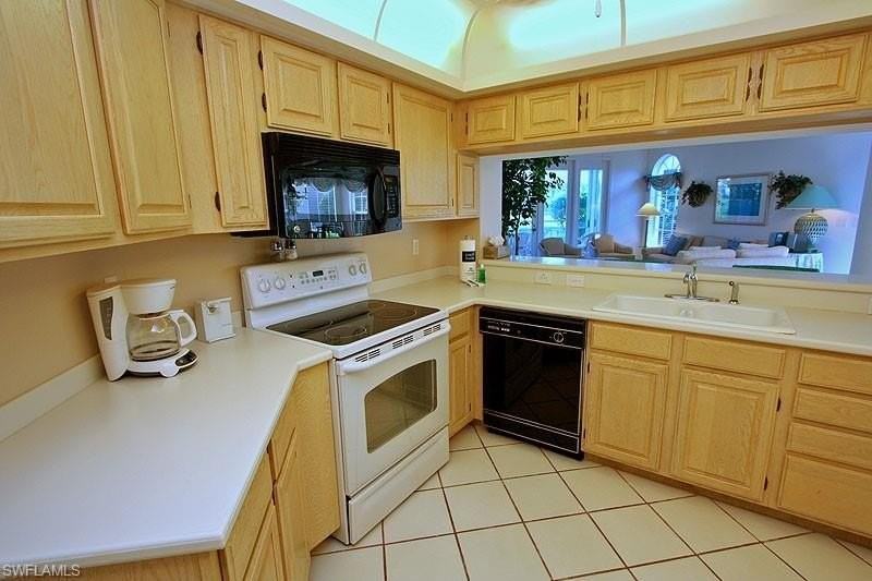 8437 Abbington Cir #612 - Photo 5 of 18