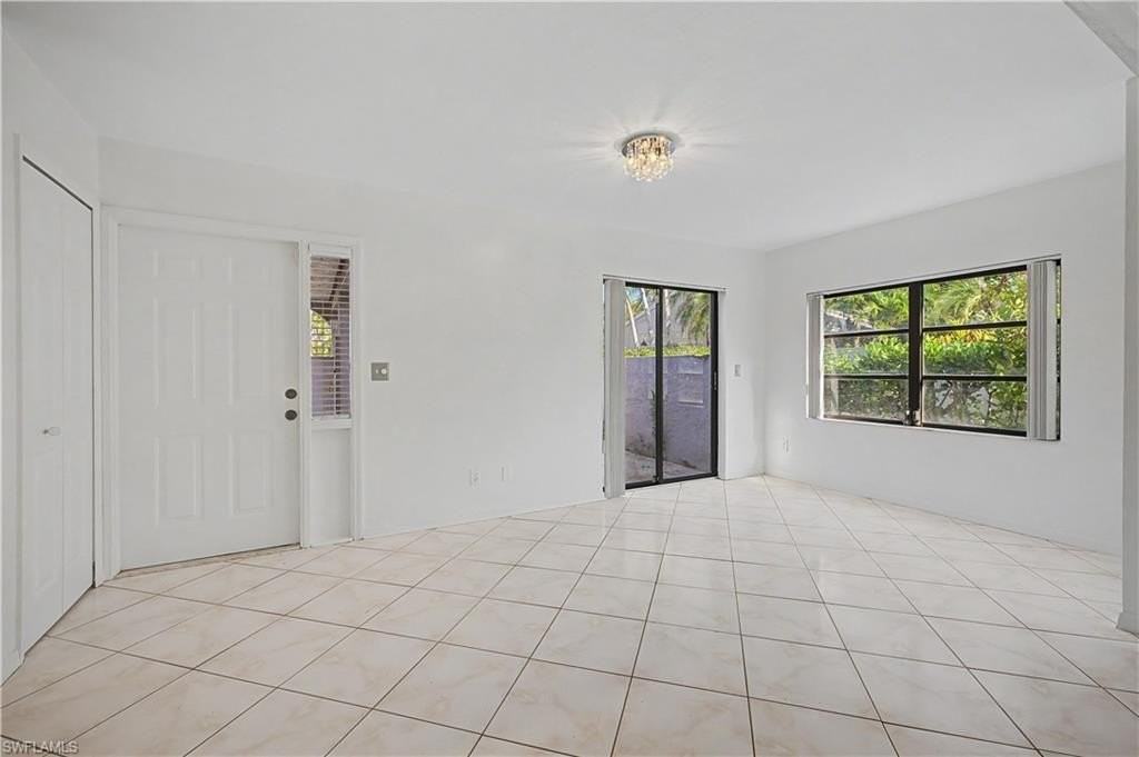 908 Augusta Blvd #A907 - Photo 3 of 27