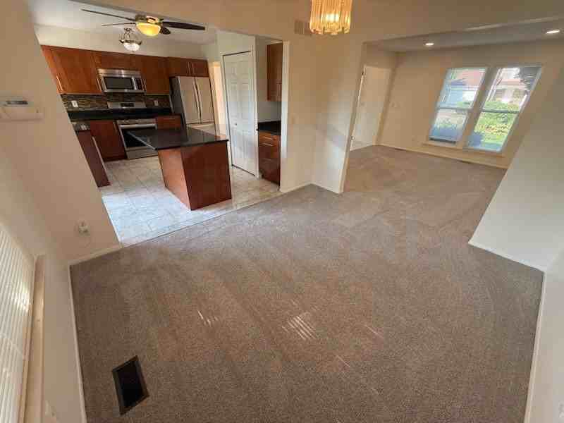 28144 Yorktown Rd - Photo 4 of 8