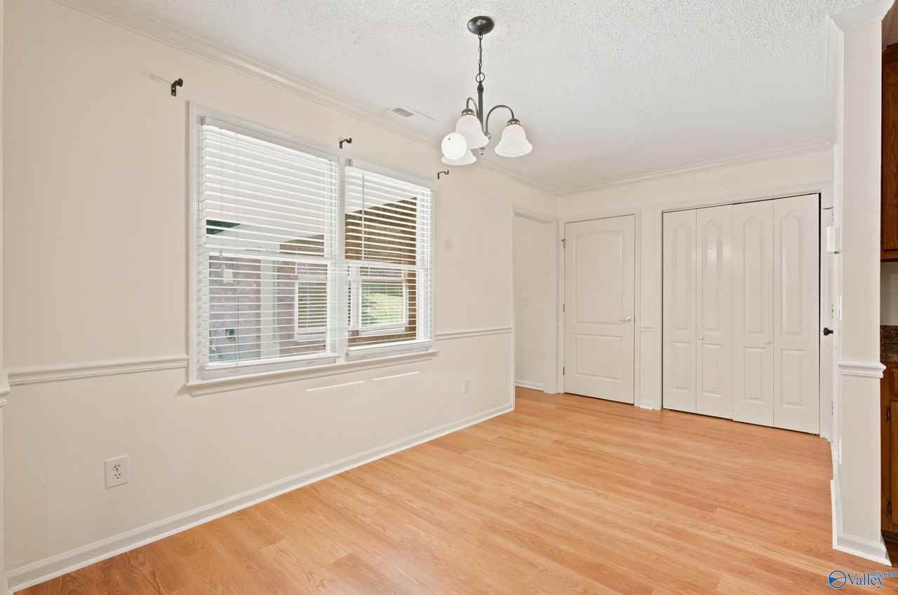 135 Castleton Dr - Photo 5 of 18