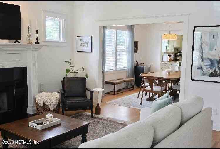 1592 Glendale St - Photo 5 of 40