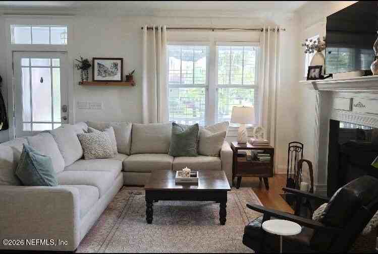 1592 Glendale St - Photo 7 of 40