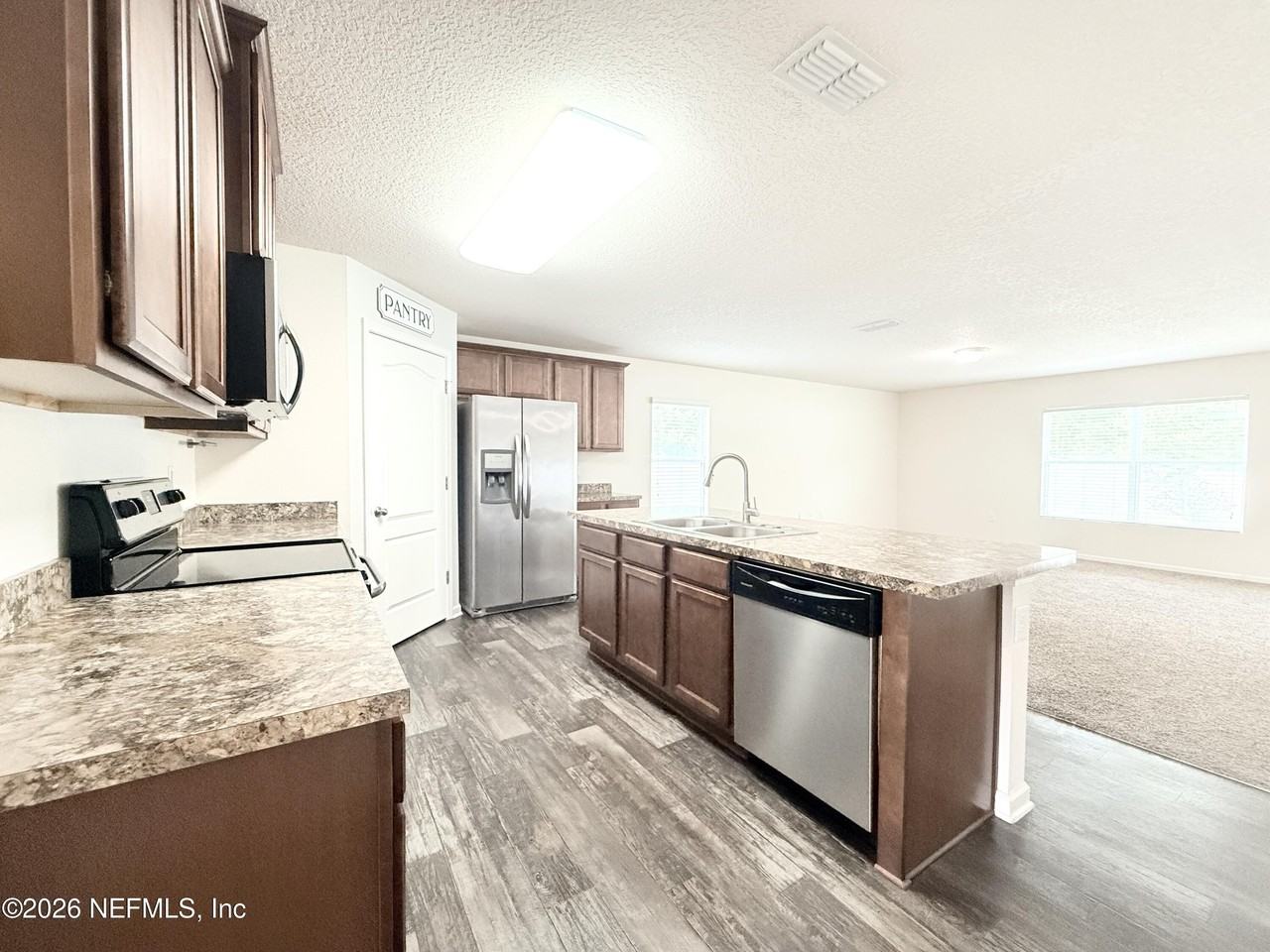 12306 Crossfield Dr - Photo 5 of 32