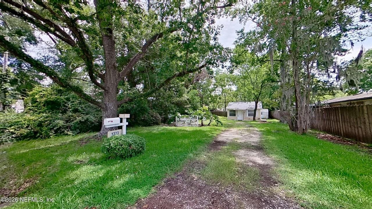 1323 Woodruff Ave - Photo 3 of 15