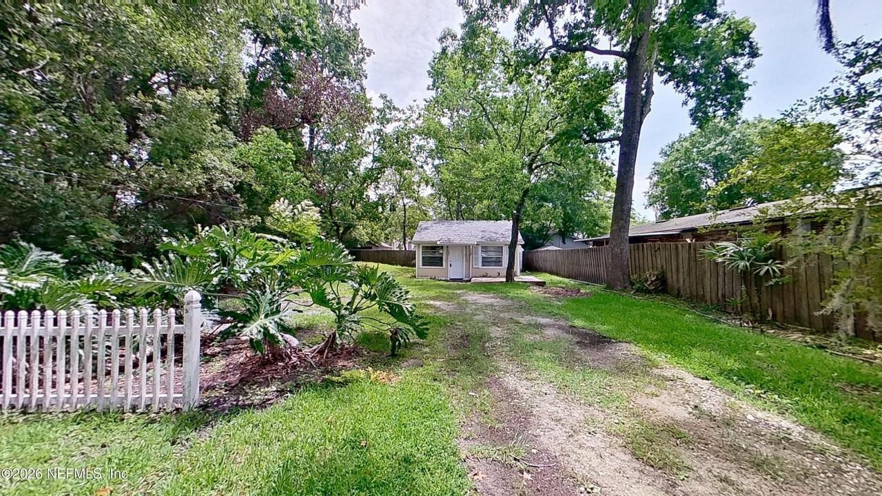 1323 Woodruff Ave - Photo 4 of 15