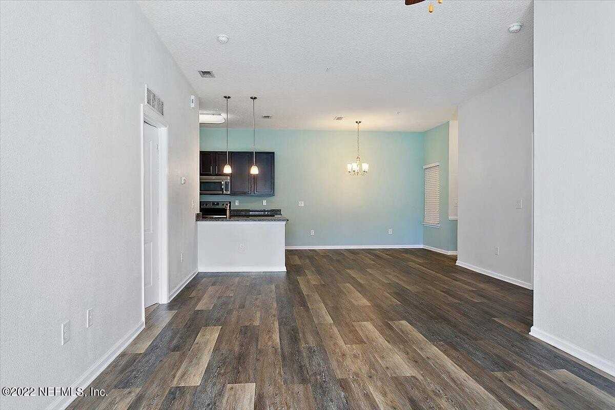 213 Larkin Pl #108 - Photo 3 of 18