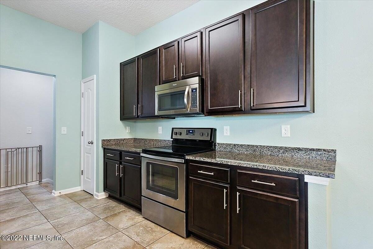 213 Larkin Pl #108 - Photo 5 of 18