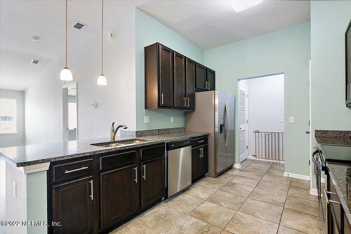 213 Larkin Pl #108 - Photo 6 of 18