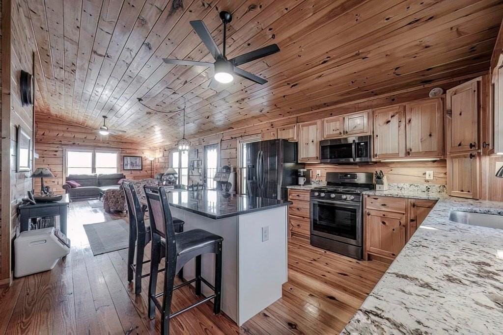 54 Henderson Ln - Photo 6 of 36