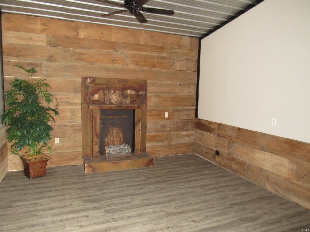 124 Mckinley St - Photo 3 of 4