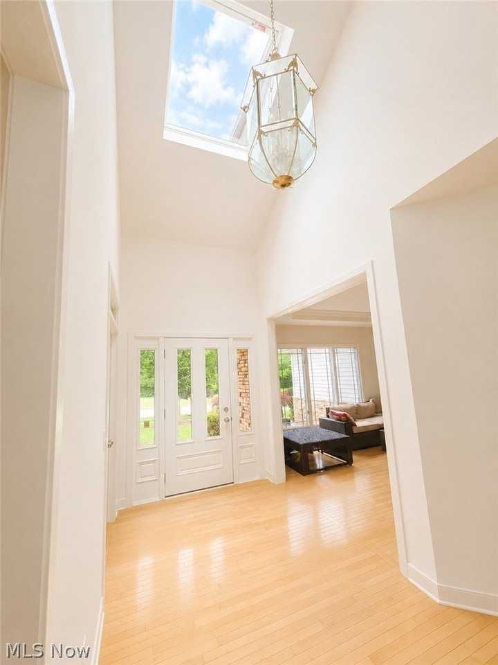 39710 Alsace Ct - Photo 3 of 33