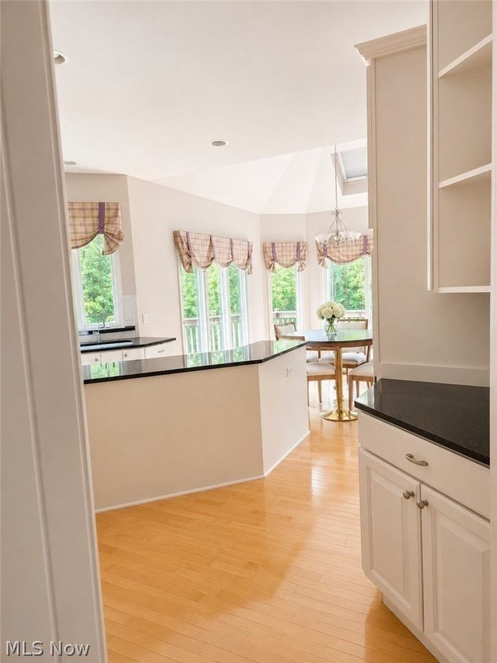 39710 Alsace Ct - Photo 6 of 33