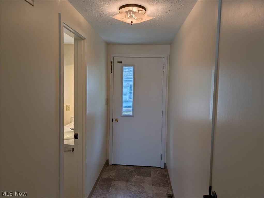 13992 E Center St - Photo 6 of 11