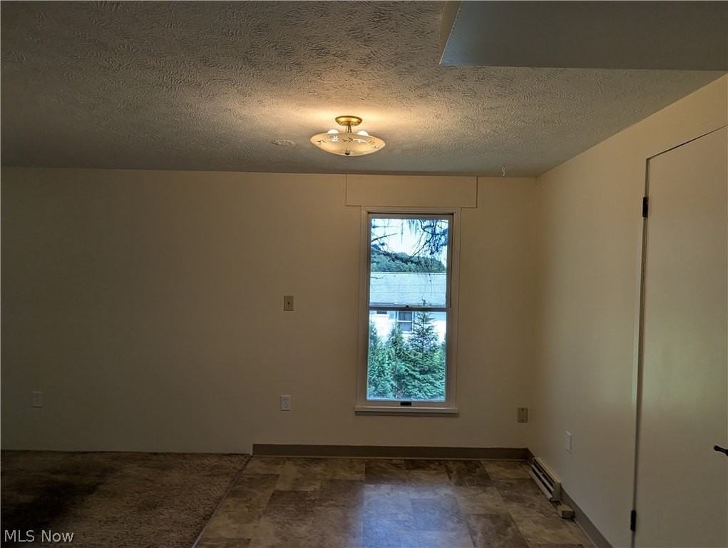 13992 E Center St - Photo 7 of 11