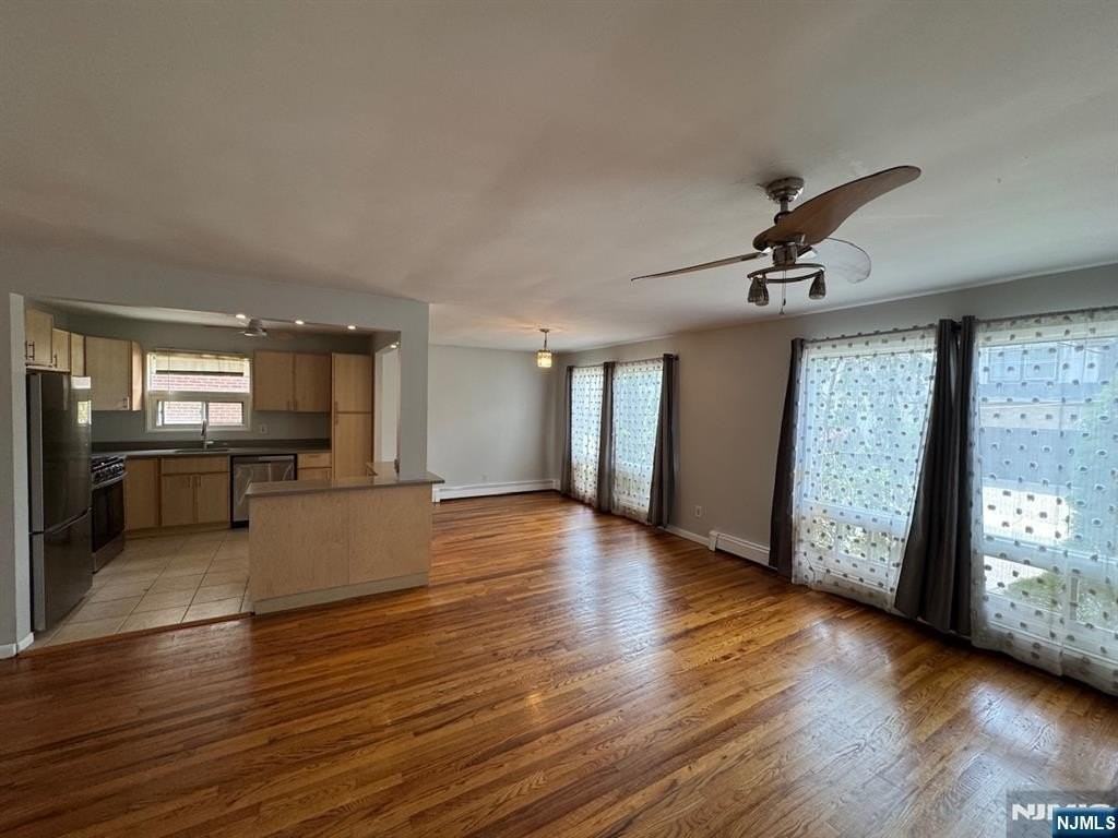 1038 Kingsland Ln - Photo 3 of 36