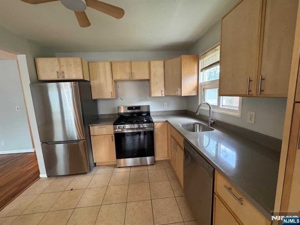 1038 Kingsland Ln - Photo 6 of 36