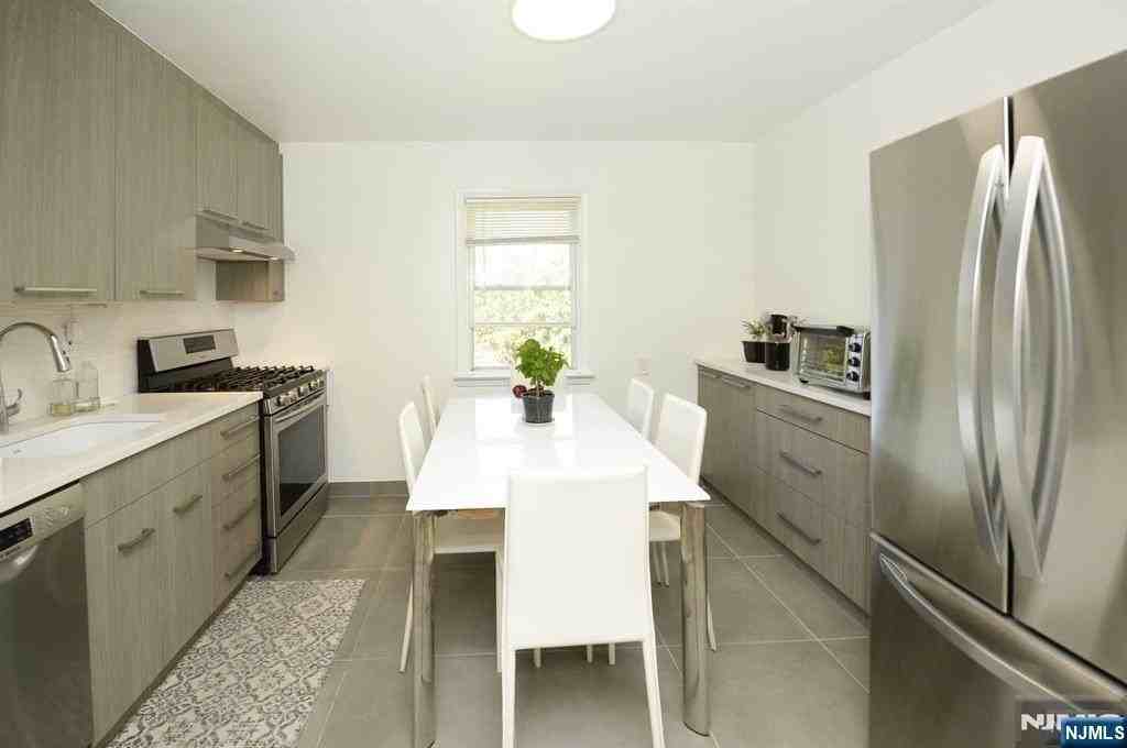 16-12 Plaza Rd #B - Photo 2 of 16