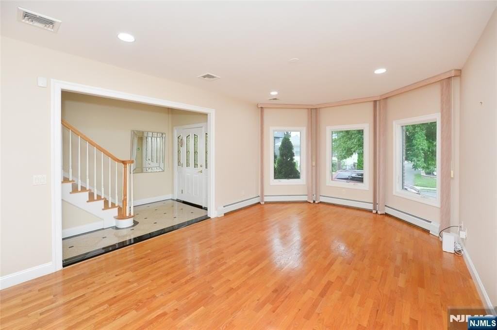 1056 Edgewood Ln - Photo 5 of 35
