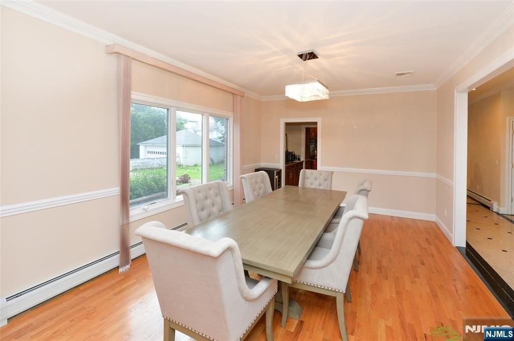 1056 Edgewood Ln - Photo 6 of 35