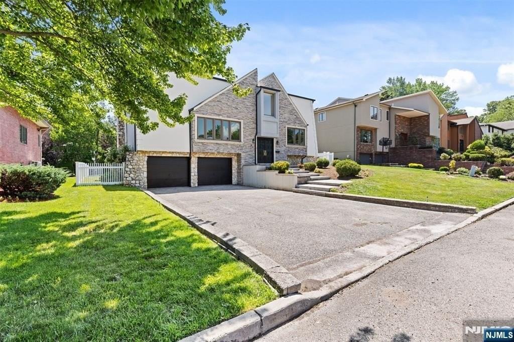 275 Alfred Ave - Photo 2 of 45
