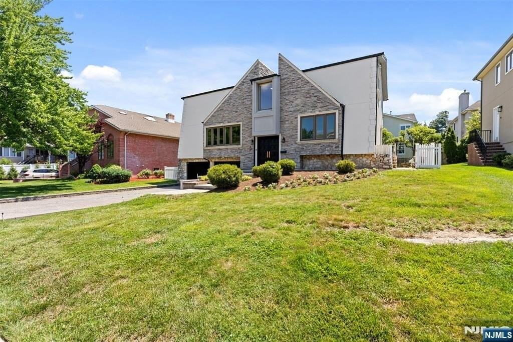 275 Alfred Ave - Photo 3 of 45