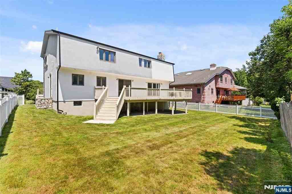 275 Alfred Ave - Photo 5 of 45