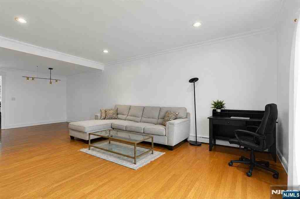 9 Hackensack Ave - Photo 5 of 38