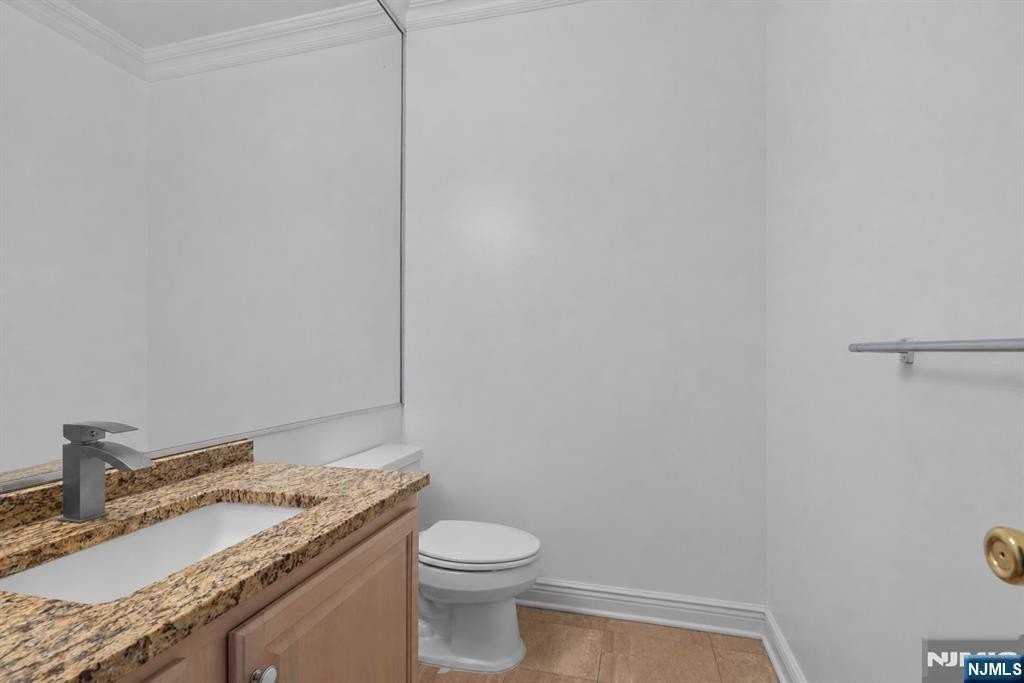 9 Hackensack Ave - Photo 7 of 38