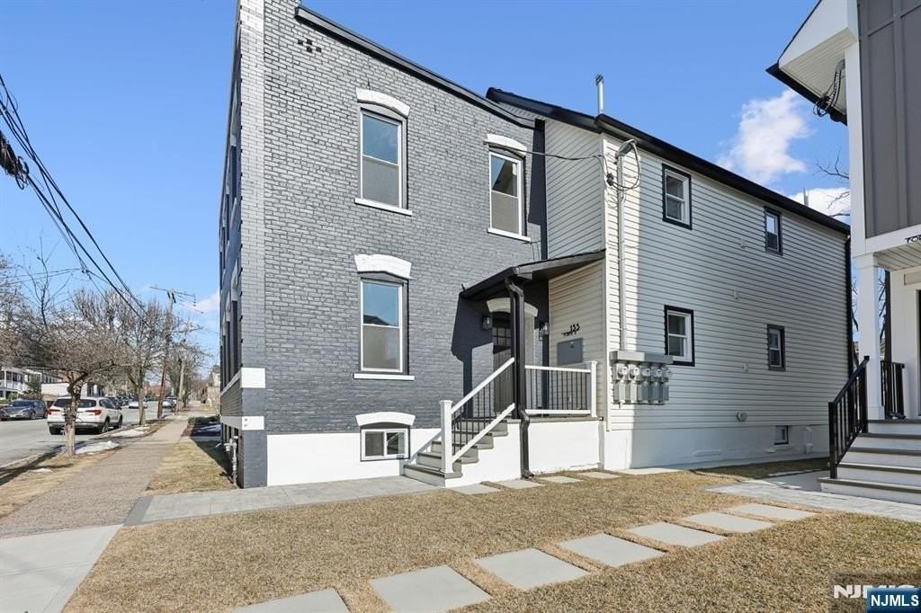 135 Forest St #1R - Photo 2 of 12
