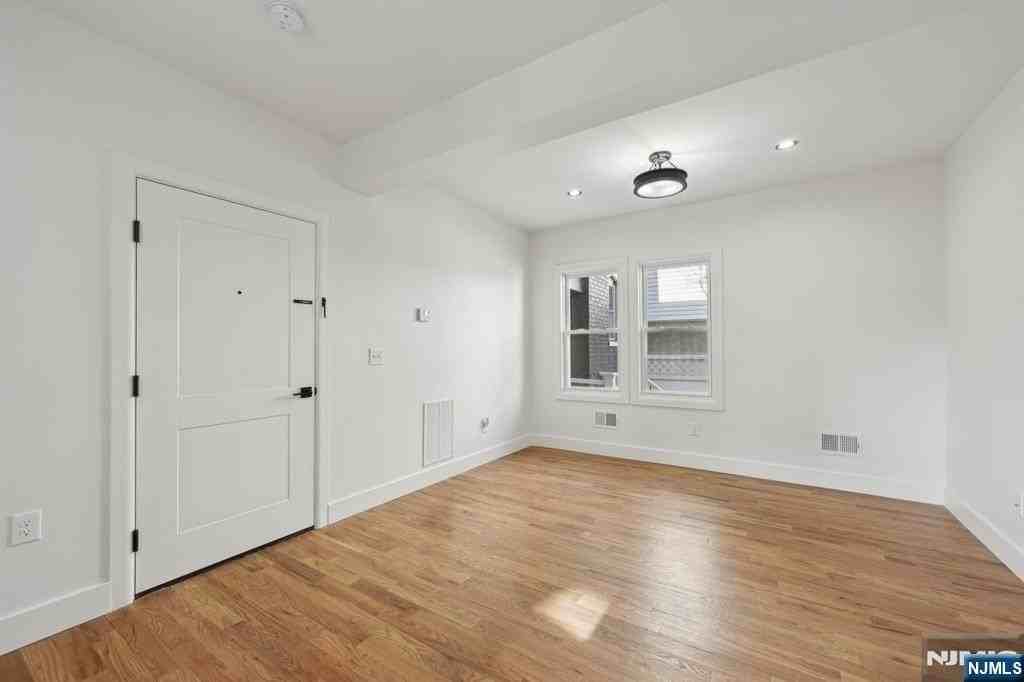 135 Forest St #1R - Photo 4 of 12