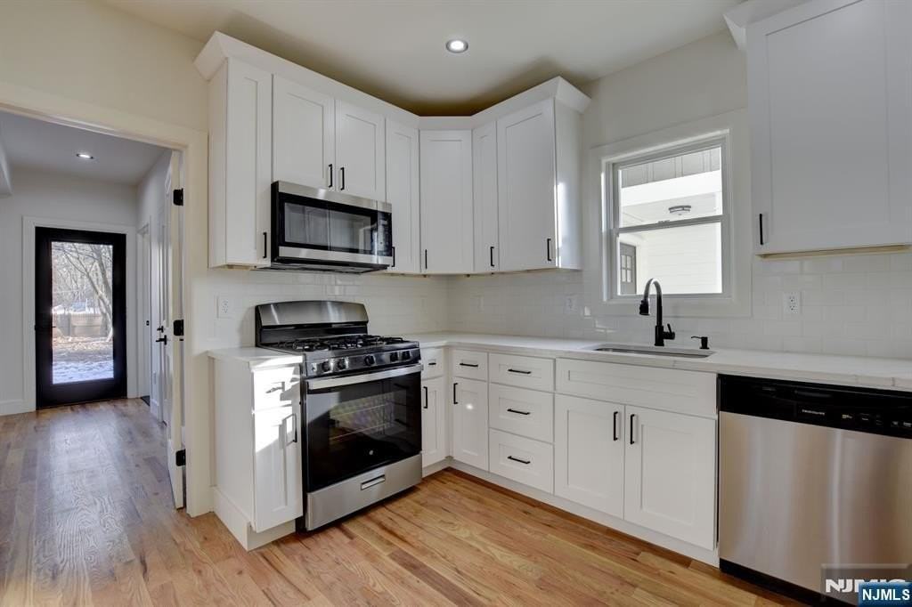 135 Forest St #1R - Photo 7 of 12