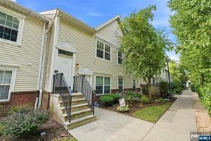 featured image of 50 Pine St #I2