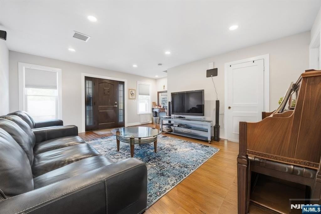 40 Frederick St #B - Photo 4 of 23