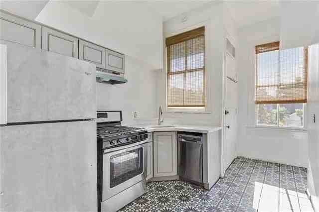 1517 Dufossat St - Photo 7 of 17