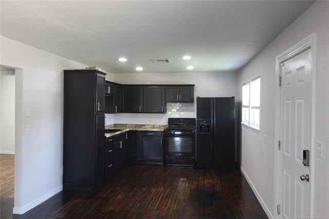 923 N 10th St - Photo 4 of 8