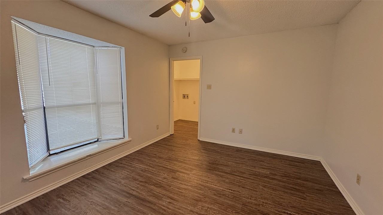 1122 Pyramid Dr - Photo 3 of 18