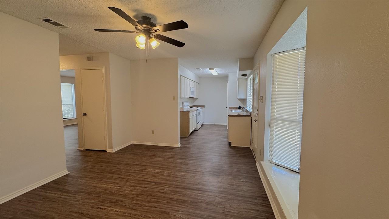 1122 Pyramid Dr - Photo 7 of 18