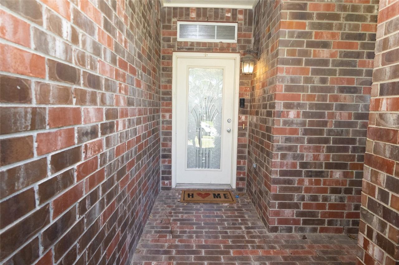 1407 Hazelwood Dr - Photo 2 of 33