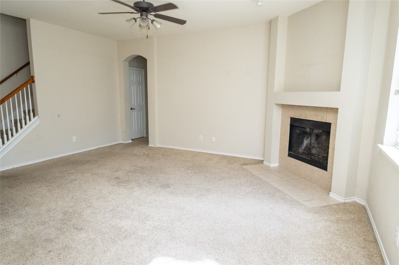 1407 Hazelwood Dr - Photo 6 of 33