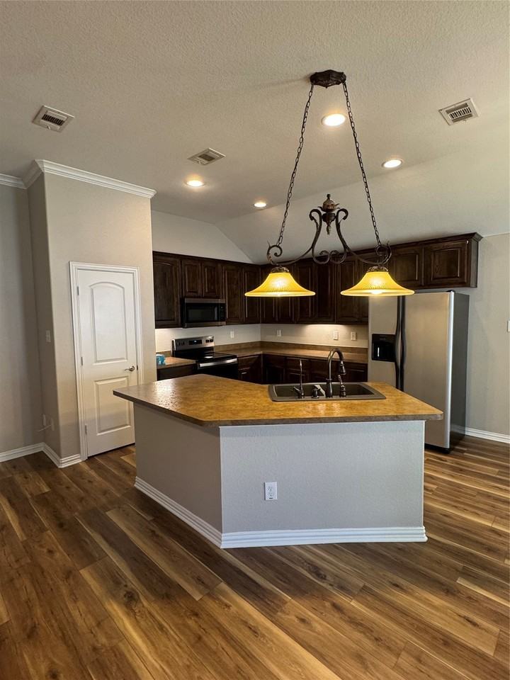 111 Valley Ranch Ct - Photo 6 of 18